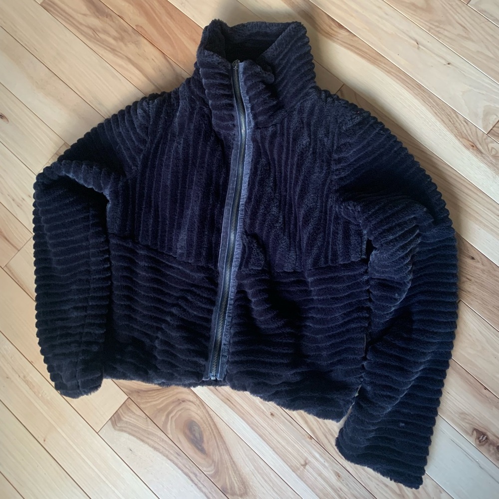 Very soft zip up